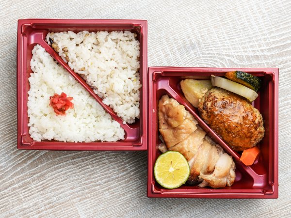 豆腐入り手ごねハンバーグと若鶏の西京焼柚子胡椒仕立て二段弁当