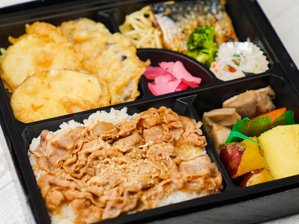 牛飯と旬野菜の天ぷら満腹弁当