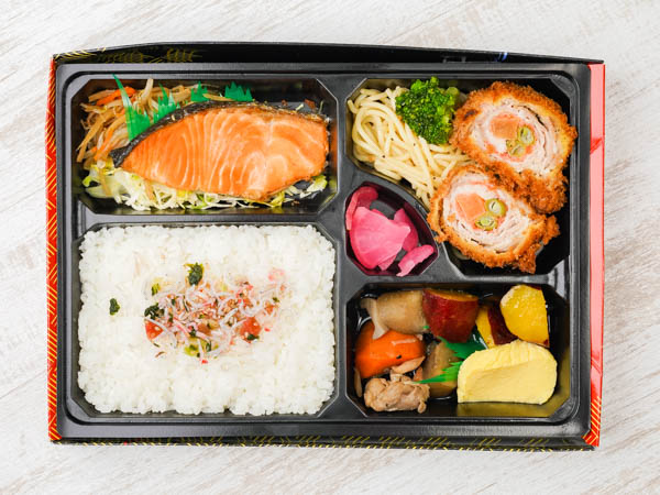 鮭塩焼きと明太子彩り野菜カツのダブル弁当