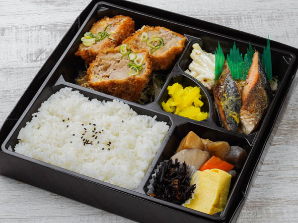 肉詰め蓮根揚げと鮭の塩焼き満腹弁当