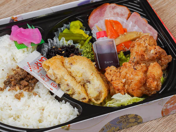 和牛コロッケ＆秘伝の唐揚げ弁当