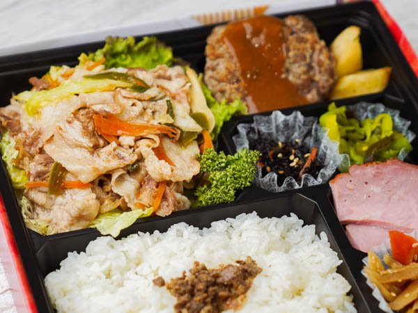 肉野菜炒め＆黒毛和牛手ごねハンバーグステーキ弁当