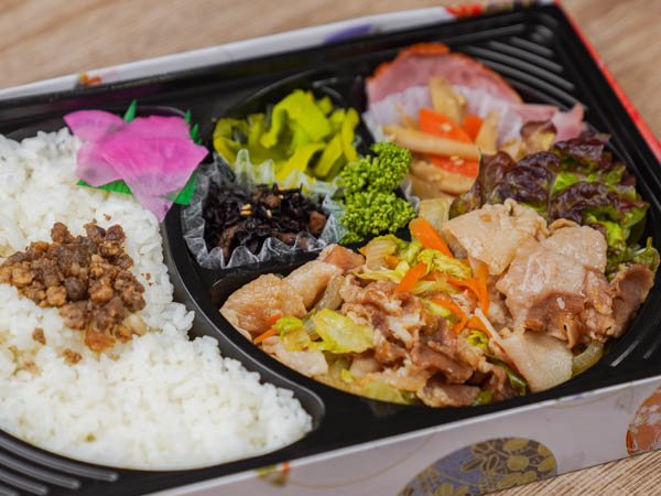 特製ダレのチンジャーロース弁当