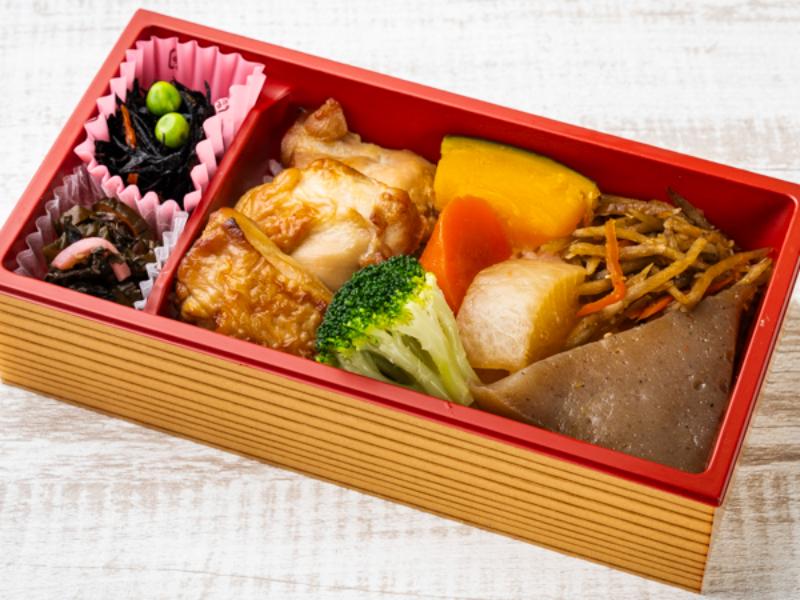 七色野菜の鶏肉重（炙り焼き）