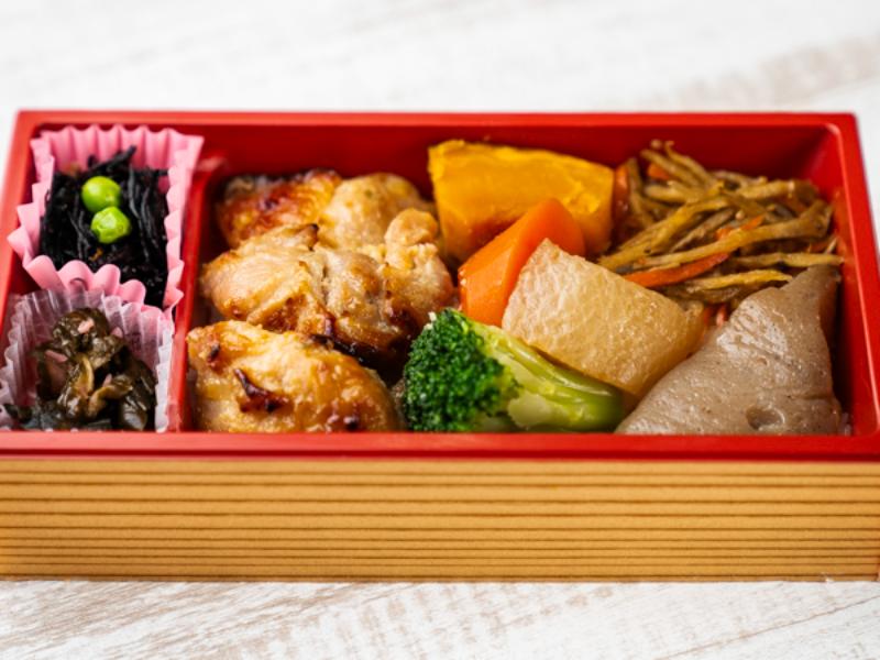 七色野菜の鶏肉重（ネギみそ焼き）