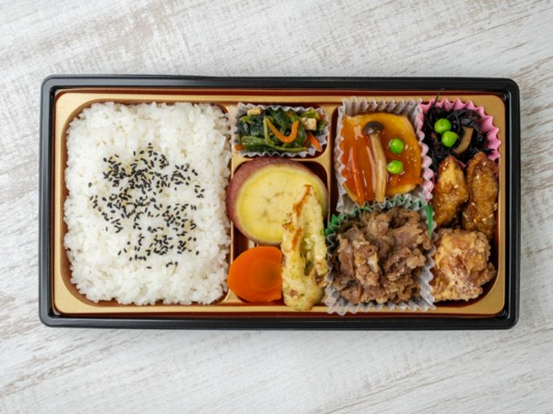 牛肉しぐれ煮と若鶏唐揚げの良菜弁当