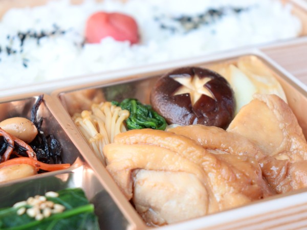 「箸がとまらない」弁当　～登米浅水地区献上米ひとめぼれと鶏のすき焼き～