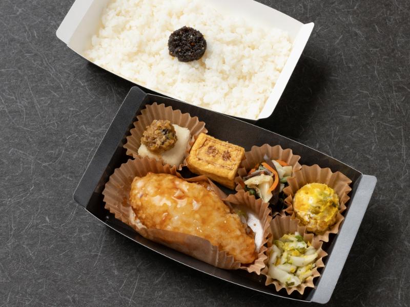 二段折箱弁当 カレイの甘酢あんかけ