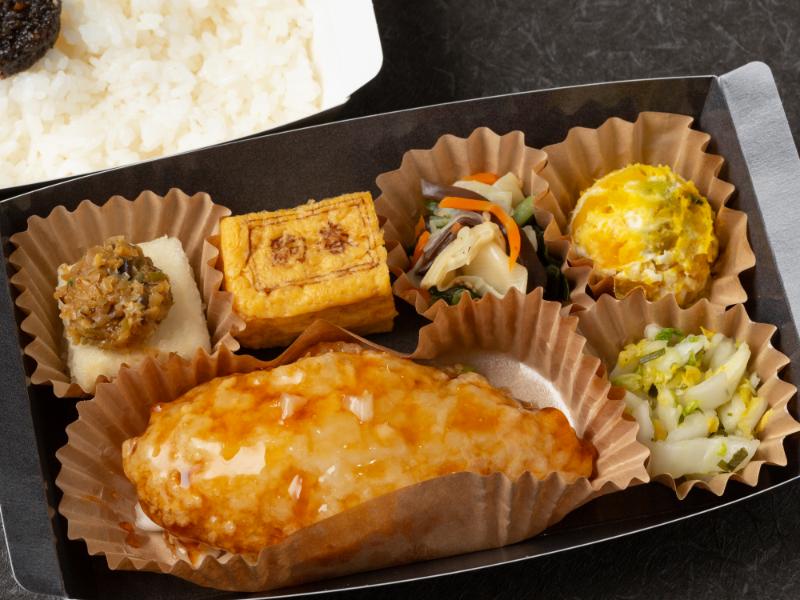 二段折箱弁当 カレイの甘酢あんかけ