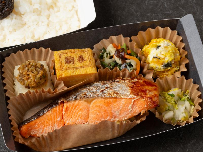 二段折箱弁当 トロサーモンの味醂醤油焼き