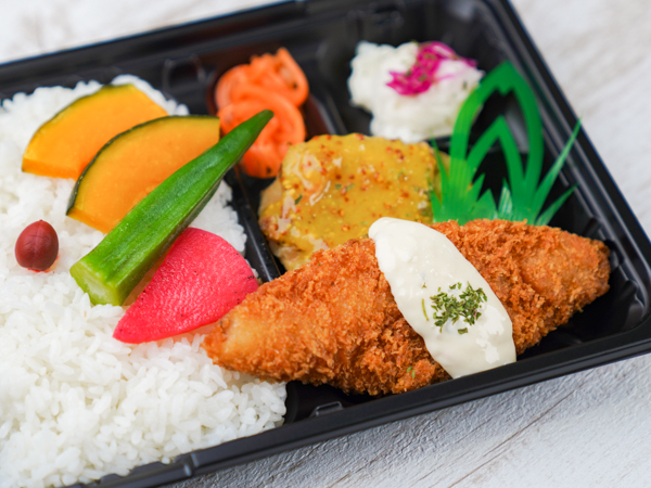 Deliランチ ハニーマスタードチキン＆フライドフィッシュ