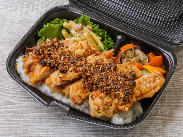 一枚揚げ鶏の胡麻ガーリック醤油弁当