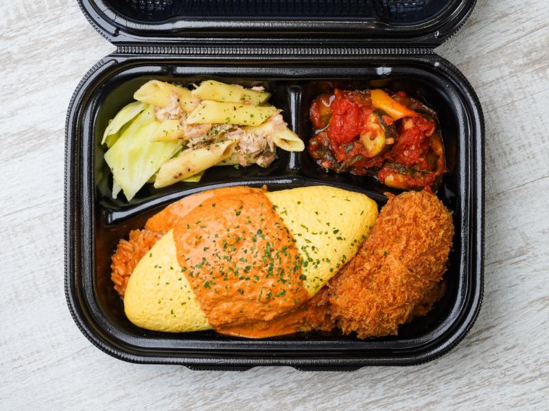 濃厚半熟オムライスとカニクリームコロッケ弁当☆海老トマトクリーム