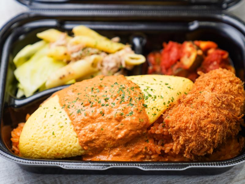濃厚半熟オムライスとカニクリームコロッケ弁当☆海老トマトクリーム