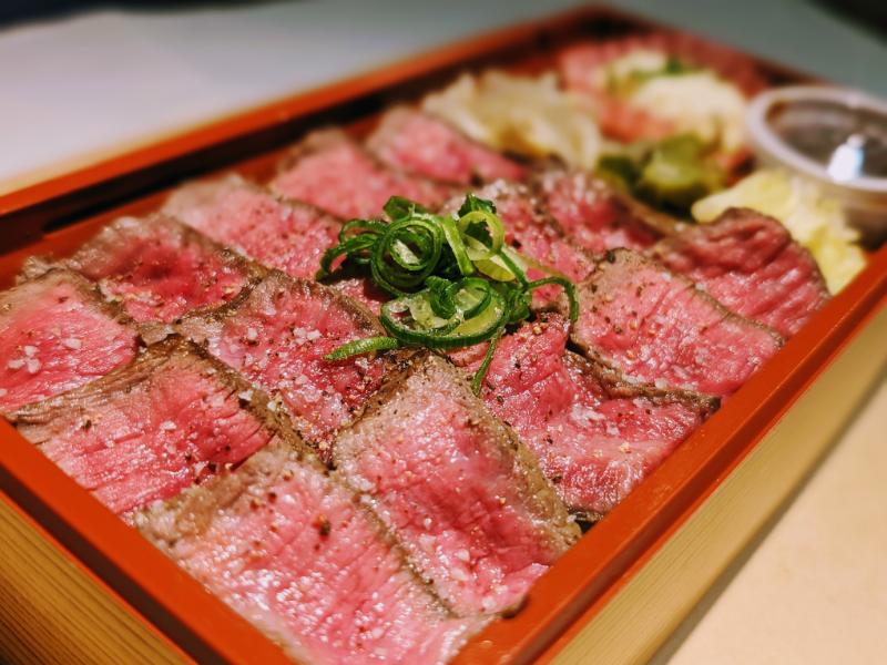 黒毛和牛ステーキ重