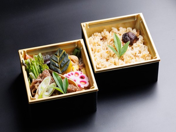 国産A5和牛やわらかすき焼きとお出汁豊かな五目炊き込み膳