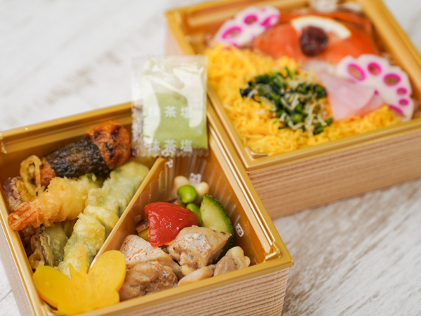 海老天ぷらとごろごろ温野菜の彩二段重