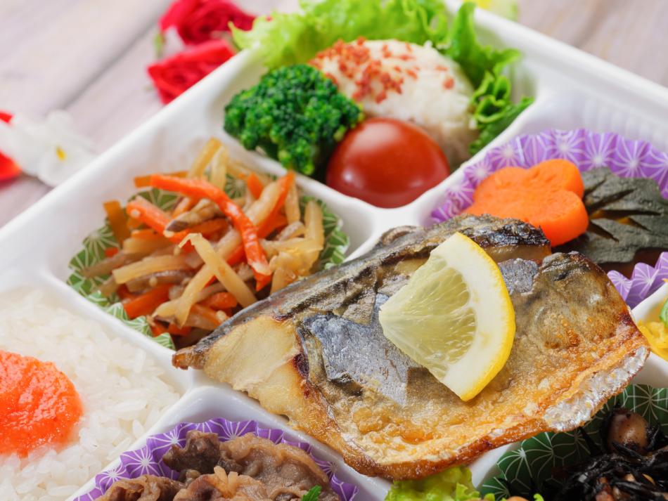 杏 ～特選サバの塩焼と和牛すき焼きの九升御膳～