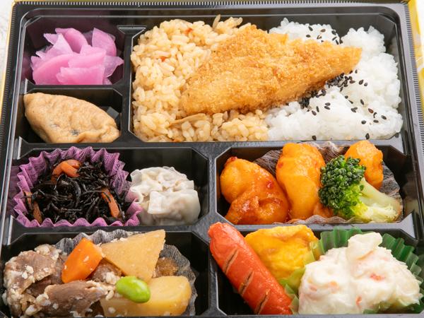 ほくほく肉じゃがとプリプリの海老チリ弁当