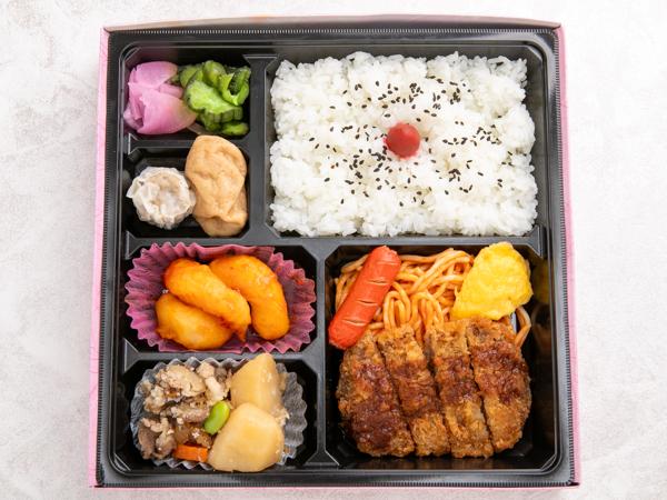 ジューシーグリルチキンと海老チリと肉じゃが弁当