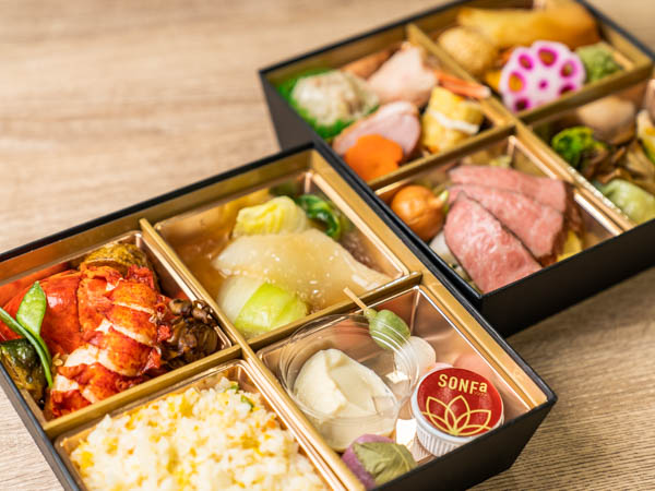 【5日前締切り】旬のコース御膳 2段8升（和牛、鮑、フカヒレ姿煮込み、鮮魚）