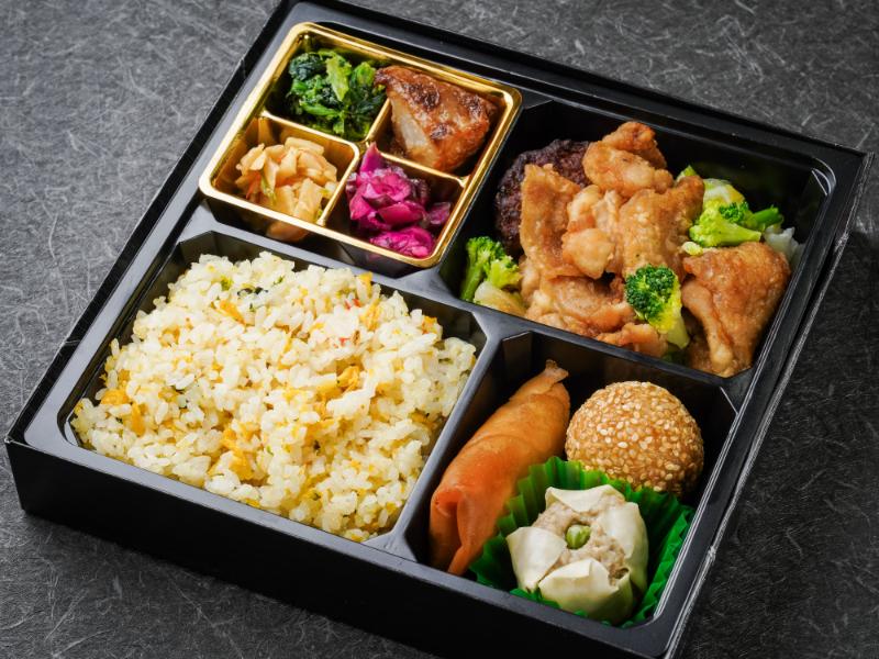 ４升の炒飯油淋鶏（ﾕｰﾘﾝｼﾞｰ）弁当