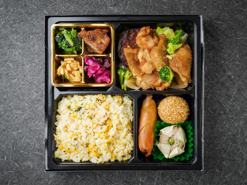 ４升の炒飯油淋鶏（ﾕｰﾘﾝｼﾞｰ）弁当