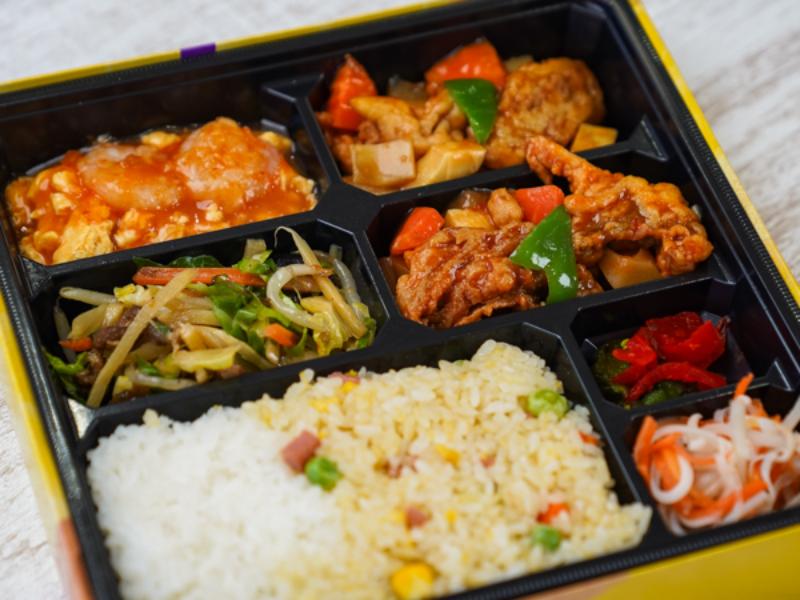 【豪華 幕の内弁当】白身魚の甘酢炒めとサバのチリソース弁当