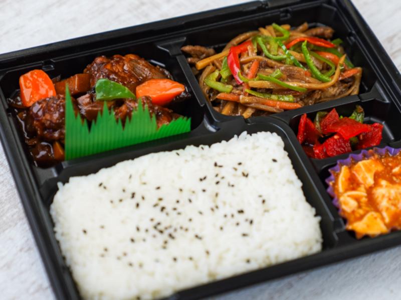 【厳選】Wメイン中華弁当（黒酢の酢鶏＆チンジャオロース）