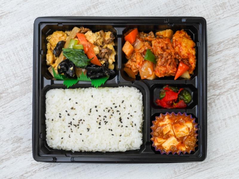 【厳選】Wメイン中華弁当（サバチリソース＆木耳と豚肉玉子炒め）