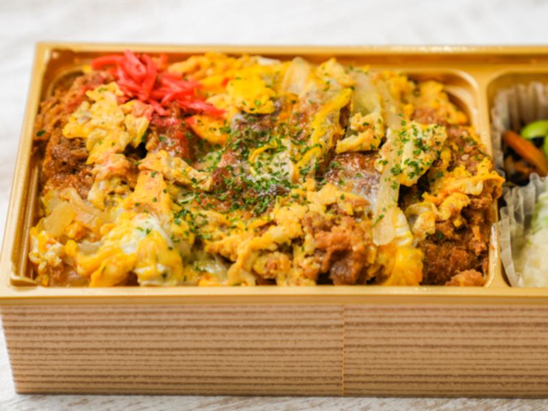 ふわふわ卵のカツとじ重