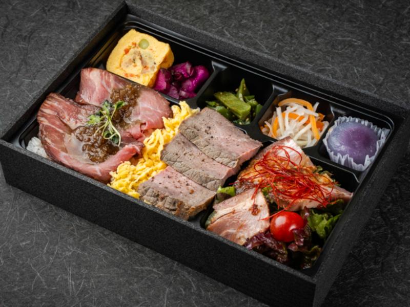 四元豚モモの低温調理味噌焼きと2種牛肉の彩り弁当（牛タン、牛ランプ）
