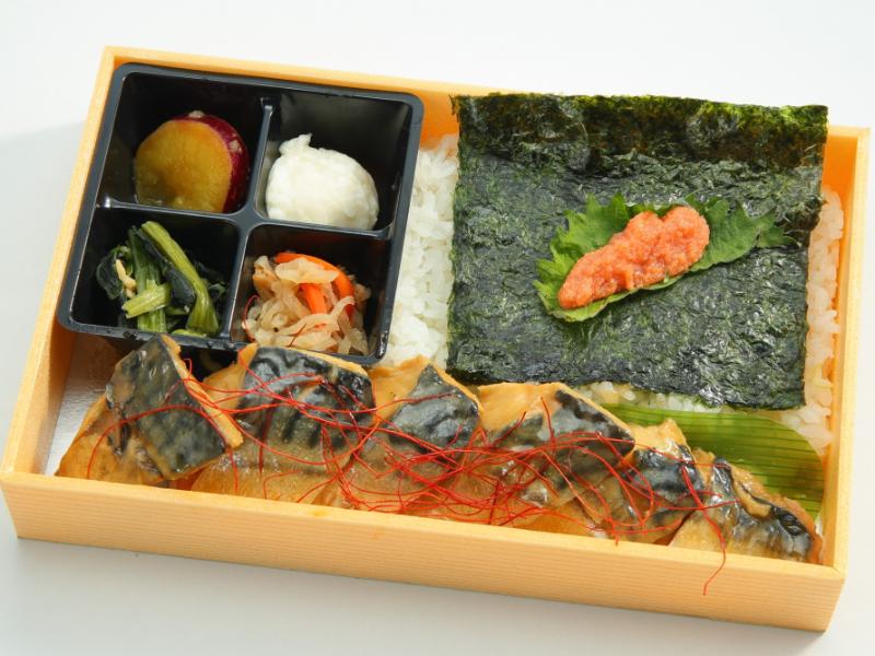 サバの味噌煮の明太海苔弁当