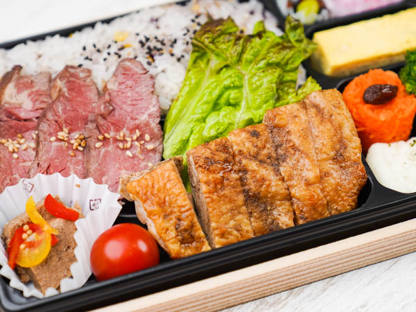 【十六穀米のボリューム弁当】厳選牛塩麹仕込みと甘辛特製ダレの鶏香味焼き