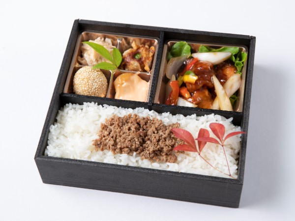 黒酢酢豚＆牛そぼろラー油重御膳