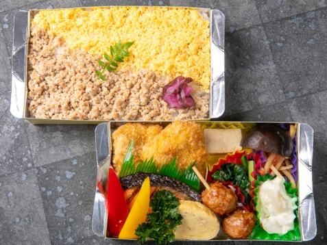 豚のヒレカツ×鮭の塩焼き弁当