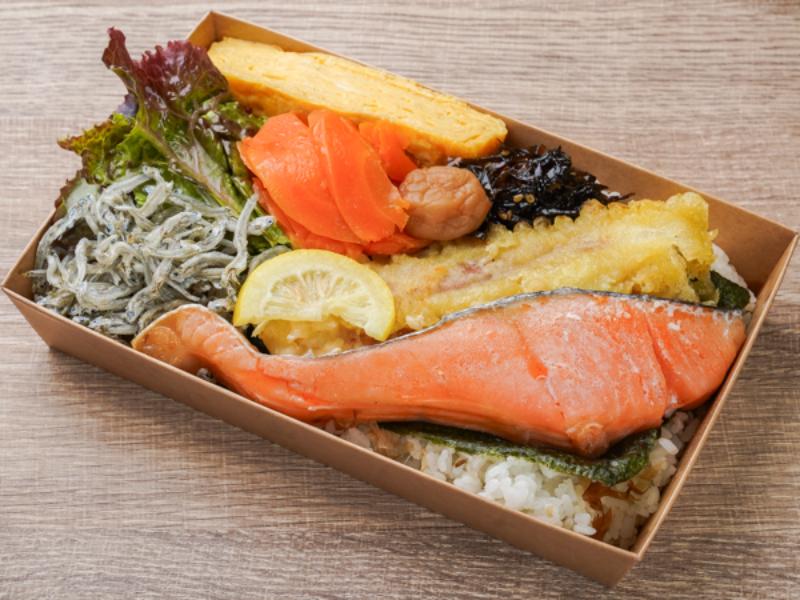 銀鮭と鯛ちくわ揚げ海苔弁