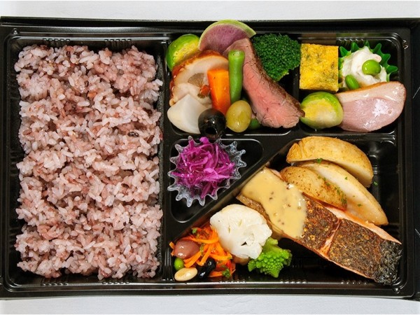 サーモンソテーハニーマスタード弁当