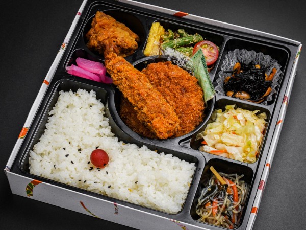 満腹メンチカツ・エビフライ幕の内弁当