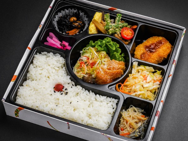 特製鶏つくねと焼き鶏幕の内弁当