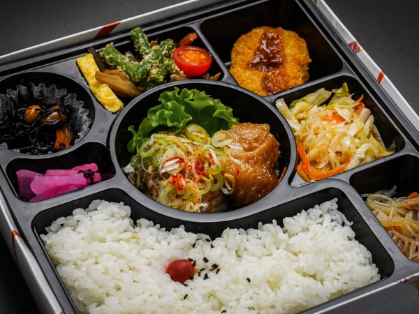 特製鶏つくねと焼き鶏幕の内弁当