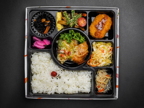 特製鶏つくねと焼き鶏幕の内弁当