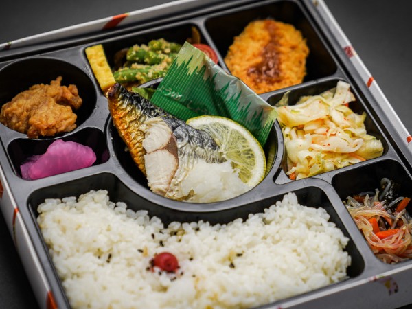 満腹サバ塩焼き幕の内弁当