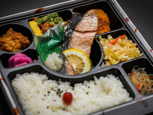 サケ塩焼き幕の内弁当