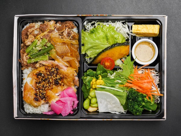 8品目サラダとチキンステーキ弁当