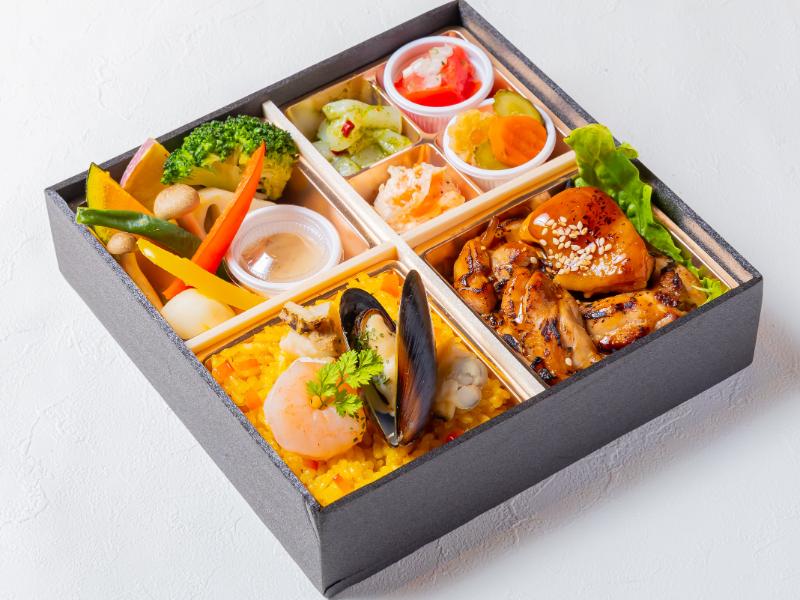 季節の副菜パエリアとグリルチキン洋膳