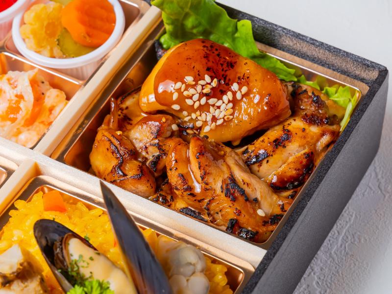 季節の副菜パエリアとグリルチキン洋膳