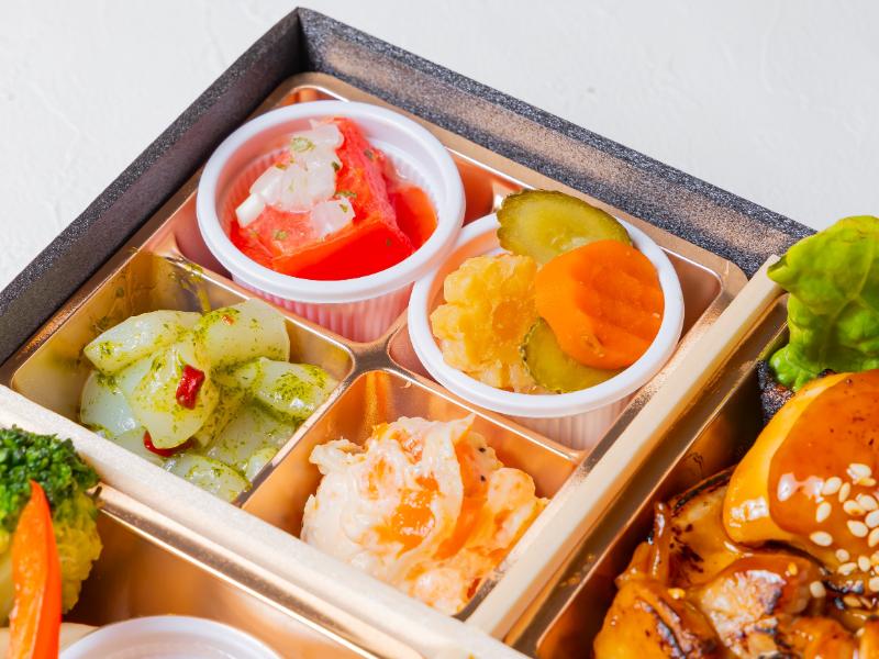 季節の副菜パエリアとグリルチキン洋膳