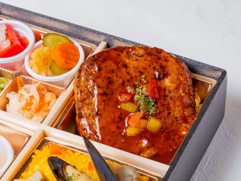 季節の副菜パエリアとハンバーグ洋膳