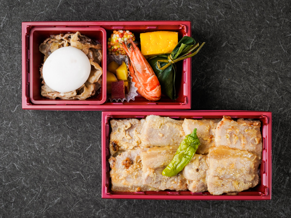 にぎわい二段弁当 豚味噌焼きととろり卵のすき焼き